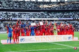 詹姆斯关键时刻稳住全队